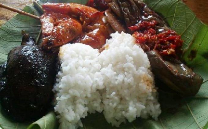 Empal Gentong dan Nasi Jamblang, Wajib Dicicipi Saat di Cirebon - 0826370DSC-1949780x390.jpg