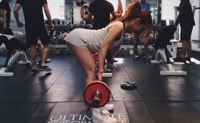 Penyanyi Seksi Hongkong Pamer Bokong di Gym - gem-4.jpg