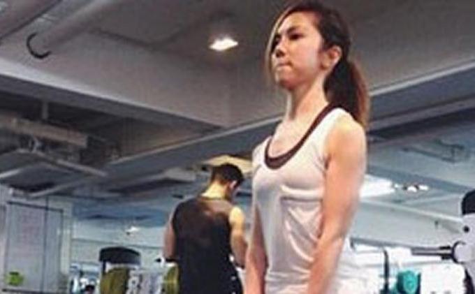 Penyanyi Seksi Hongkong Pamer Bokong di Gym - gem-5.jpg