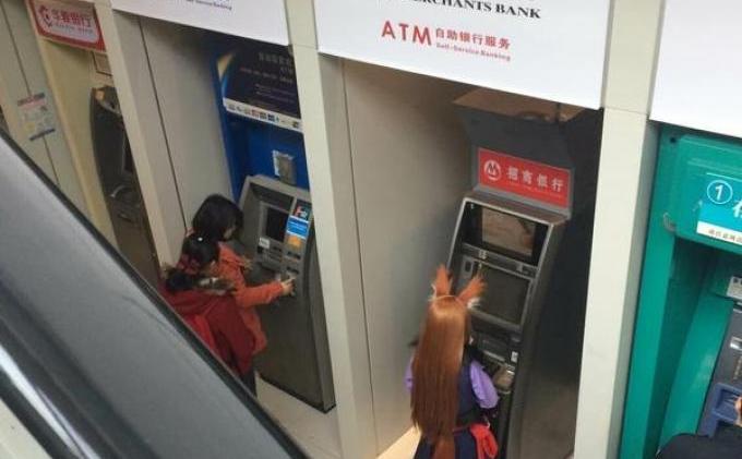 Bagaimana Jadinya Bila Ultraman Harus Bepergian Dengan Kereta - B6bHirrCEAAYWQX.jpg