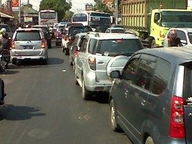 Pertigaan Mengkreng Masih Padat Merayap