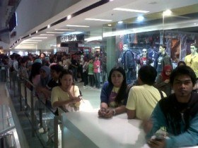 Noah Belum Datang, Antrian Sudah Mengular