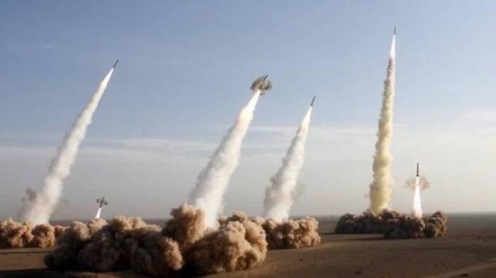 INDONESIA AMAN - Penampakan Rudal balistik jarak jauh Iran, Shahab 2. Kini dunia tengah tegang lantaran perang Iran dan Israel Pecah. Muncul kekhawatiran akan pecah perang dunia 3. Indonesia merupakan salah satu negara yang dinilai aman jika perang dunia 3 terjadi.