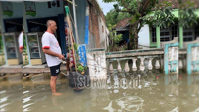 Cerita Warga Jombang Korban Banjir, Ada yang Ngungsi ke Warkop Hingga Bertahan Demi Ternak