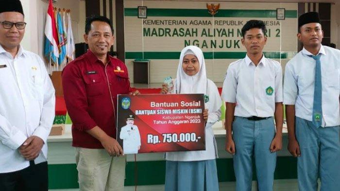 Wujudkan SDM Berkualitas, Bupati Nganjuk Realisasikan BSM Untuk 140 Siswa Kurang Mampu