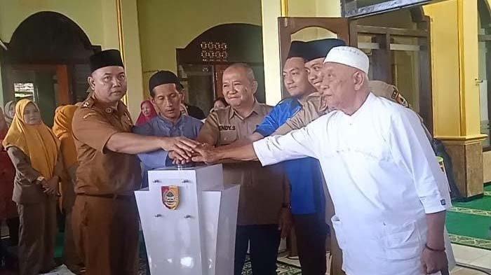 Safari Ramadan, Bupati Jember Hendy Siswanto Resmikan Wifi Gratis di Masjid se-Kelurahan Kebonsari