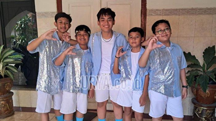 KOMPETISI BAND - COTS (Cak On The Stage) salah satu peserta band Invalesco 2K25 yang digelar SMAN 1 Surabaya Jawa Timur, Sabtu (13/9/2025). Kompetisi musik ini menjadi ruang ekspresi seni pelajar Surabaya dengan tema Retro Games, Waves and Rhythm Play.