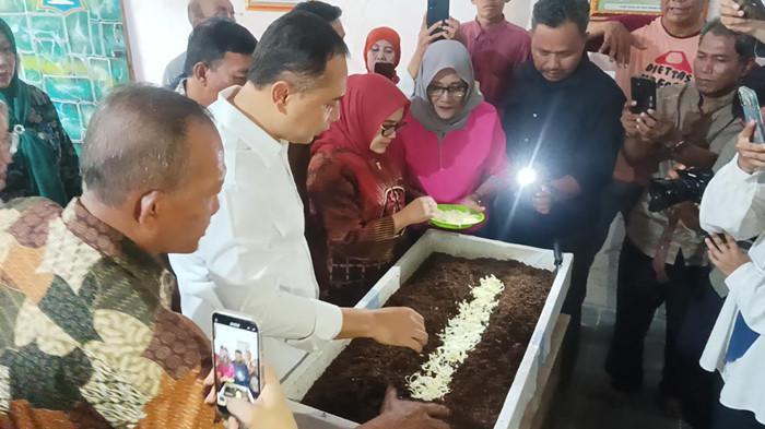 Cak Eri Resmikan Bank Sampah di RW 3 Bubutan Surabaya: Sangat Luar Biasa