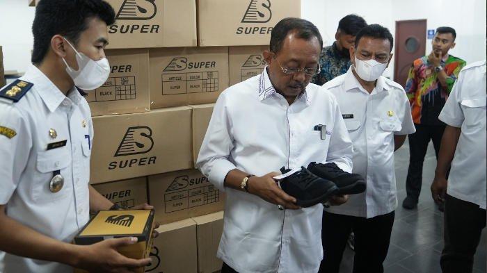 Eks Wisma Dolly kini Produksi Sepatu Sekolah, Wawali Cak Ji Minta ASN Wajib Beli