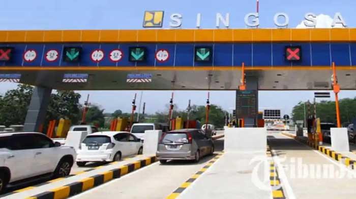 DISKON TARIF TOL - Sejumlah mobil melintasi Pintu Tol Singosari pada hari pertama operasional Tol Malang - Pandaan (Mapan), Selasa (14/5/2019). Di momen libur Nataru 2025/2026 ini, pemerintah memberikan diskon tarif tol.