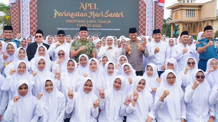 Apel Hari Santri 2025 di Ponpes An Nur Malang, Khofifah: Pesantren Bangun Akhlak Generasi Unggul