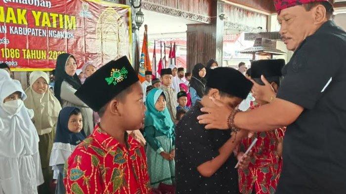Berharap Berkah Bulan Ramadan, DWP Santuni 126 Yatim Piatu di Hari Jadi Nganjuk Ke-1.086