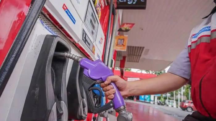 HARGA MINYAK TURUN - Foto ilustrasi SPBU Pertamina. Harga minyak dunia kini anjlok 5 persen imbas wacana negosiasi Donald Trump dan Iran. Akankah berpengaruh ke harga BBM?