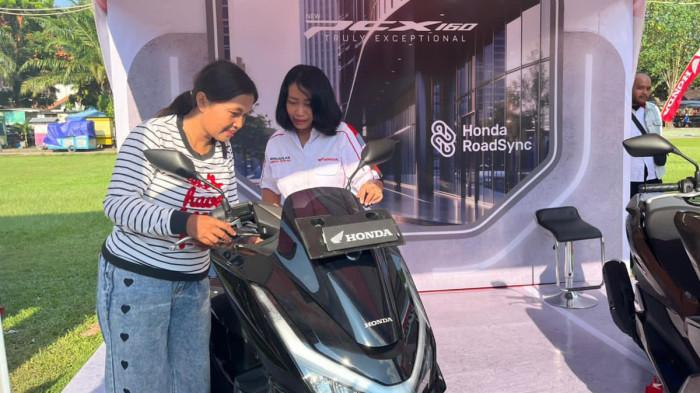 HONDA PREMIUM MATIC DAY - Antusiasme tinggi masyarakat Madiun dan sekitarnya mewarnai gelaran Honda Premium Matic Day (HPMD) yang digelar selama dua hari, 25–26 April 2026, di Lapangan Gulun, Madiun, Jawa Timur.