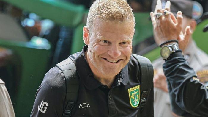 Dalang Kekalahan Persebaya Surabaya di Derby Suramadu Diungkap Josep Gombau, Dusan Stevanovic?