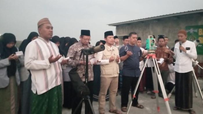 PEMANTAUAN - Tim dari Lembaga Falakiyah Nahdlatul Ulama (LFNU) Jatim saat menggelar Rukyatul Hilal. Untuk penentuan 1 Ramadan tahun ini, LFNU akan menggelar Rukyatul hilal, Selasa (17/2/2026) mendatang.