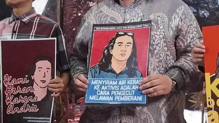 REFORMASI TNI - Tim kuasa hukum aktivis KontraS korban penyiraman air keras oleh orang tak dikenal, Andrie Yunus, dari Tim Advokasi Untuk Demokrasi dan perwakilan KontraS saat konferensi pers di kantor YLBHI Jakarta Pusat pada Senin (16/3/2026).