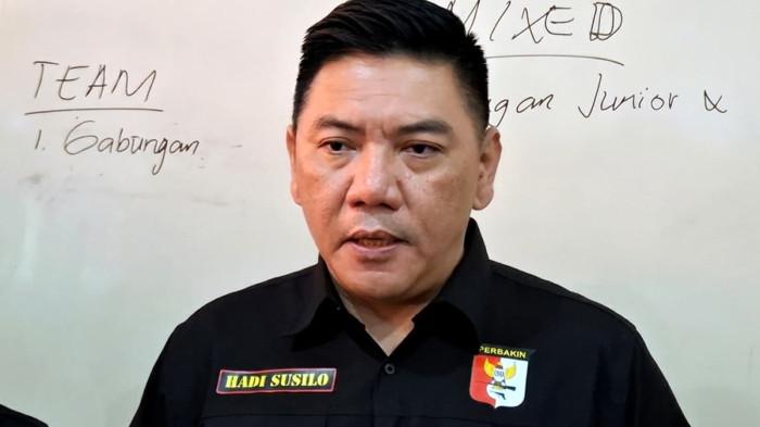 GERAM - Ketua Harian Perbakin Surabaya Hadi Susilo memberikan respons tegas usai mencuat kasus dugaan pelecehan seksual atlet menembak berusia belia, saat ditemui SURYA.co.id di Kantor Perbakin Surabaya, Jalan Sawunggaling, Kecamatan Wonokromo, Surabaya, Jawa Timur pada Sabtu siang (13/6/2026). Modus terduga pelaku lmembuat Perbakin Surabaya geram