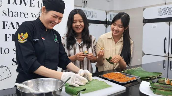 Satukan Cita Rasa Nusantara-Korea, Chef Sages Academy Surabaya Bikin Kreasi Unik 'Lemper Gochujang'