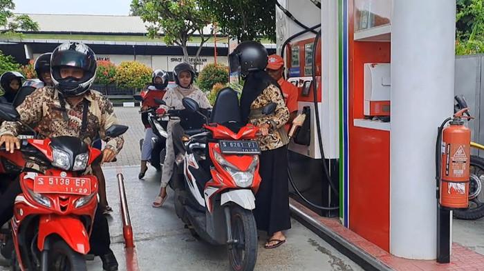 Mobil Warga Tuban Mogok Diduga Usai Isi Pertalite, Sebut Warna Beda dan Bau BBM-nya Menyengat