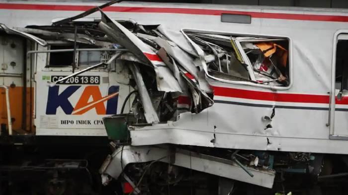PENYEBAB TABRAKAN - Konidisi kereta yang bertabrakan antara KRL Commuterline dengan KA Argo Bromo Anggrek relasi Gambir-Surabaya Pasar Turi di Stasiun Bekasi Timur, Bekasi, Jawa Barat, Selasa (28/4/2026). Pakar ITB angkat bicara mengungkap penyebab insiden.