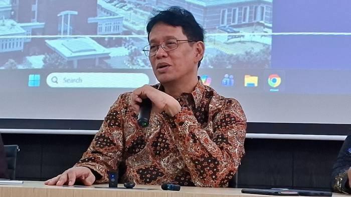 KONFLIK INTERNAL - Menteri Keuangan Purbaya Yudhi Sadewa ditemui kepada di Kementerian Keuangan, Jakarta pada Selasa (21/4/2026). Menkeu Purbaya blak-blakan sebun ada konflik internal di balik pencopotan 2 Dirjen.