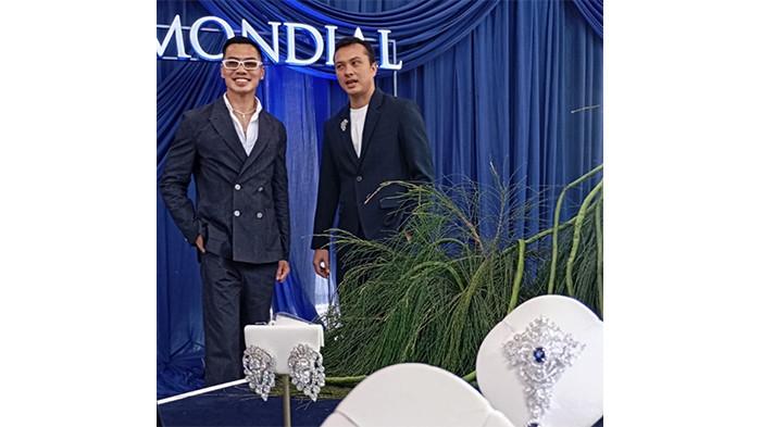 Hadirkan Nicholas Saputra di HUT ke-46, Mondial Luncurkan Produk 'Realms Collection' di Surabaya
