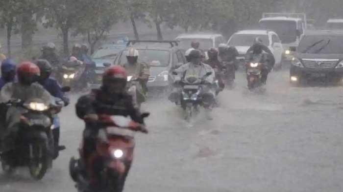 CUACA SURABAYA - Ilustrasi cuaca hujan. Cuaca Surabaya Hari Ini Senin 22 Desember 2025, menurut BMKG Juanda akan turun hujan mulai siang hari.