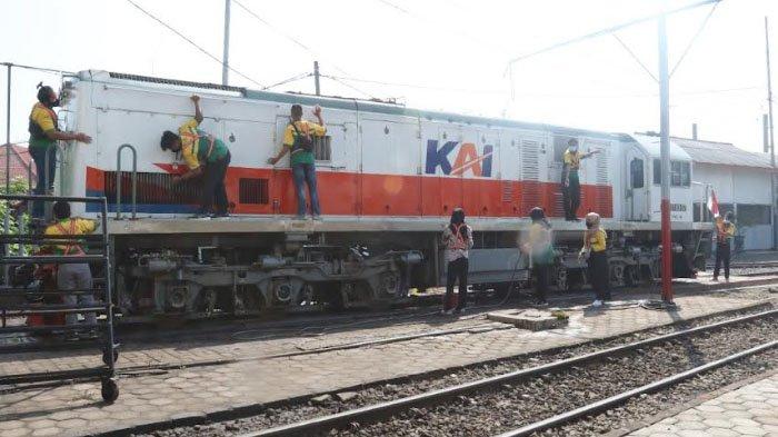 KAI Daop 7 Madiun Gandeng Komunitas Railfans Hias Lokomotif Bertema Kemerdekaan