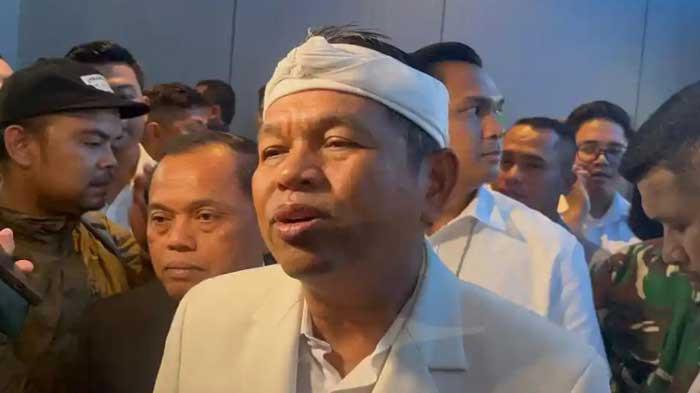 BUPATI KENA OTT - Gubernur Jabar, Dedi Mulyadi saat ditemui wartawan, Jumat (14/11/2025). Dedi baru-baru ini memberikan respon terkait Bupati Bekasi Ade Kuswara Terjaring OTT KPK.
