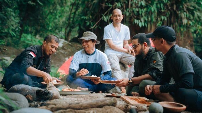 Ritno Kurniawan, Perintis Wisata Nyarai, dari Sumatra Barat, ia mengubah hutan lindung bekas pembalakan dan kini menjadi magnet wisata alam yang mendunia dan telah menarik ratusan ribu wisatawan. Dari hanya lima pemandu pada awalnya dan kini berkembang menjadi 150 pemandu, termasuk pemandu bersertifikasi internasional.