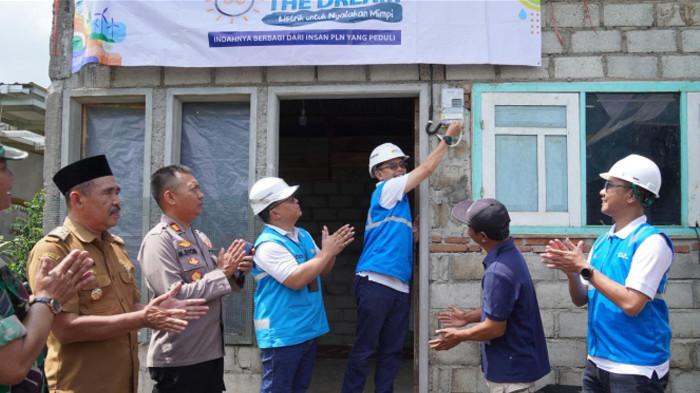 Hari Listrik Nasional ke 80, PLN Buka Program Sambung Listrik Gratis 283 Warga PraSejahtera di Jatim