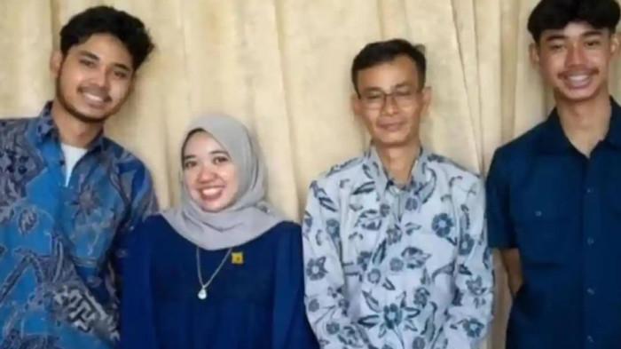 AUTOPSI - Keluarga Ali Munawar yang meninggal di kawasan wisata Posong, Kecamatan Kledung, Kabupaten Temanggung, Jawa Tengah. Polisi melakukan autopsi pada salah satu jenazah.