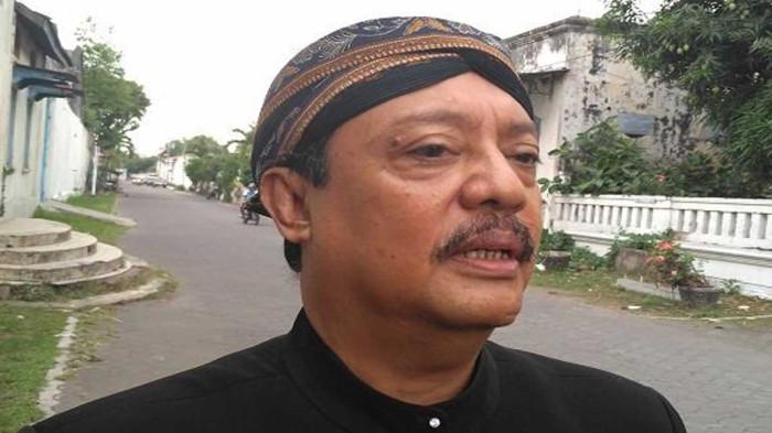 TANTANG IKRAR - KGPH Benowo yang Tantang KGPH Hangabehi Ikrar di Watu Gilang Jika Ingin Jadi Raja Keraton Solo.