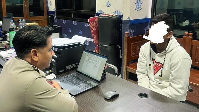 TABRAK LARI - Sopir truk pelaku tabrak lari, RB (28), warga Desa Karangrejo, Kecamatan Kandat, Kabupaten Kediri, menjalani pemeriksaan di Satlantas Polres Blitar, Sabtu (3/1/2026).