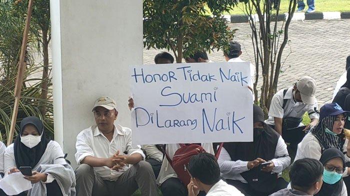 Sosok Andi Tenaga Honorer Bangkalan Nangis Gaji Dipotong BPJS Sisa Rp 900 Ribu, 20 Tahun Mengabdi