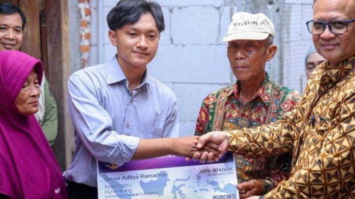 Sosok Revan Anak Yatim Asal Sidoarjo Bisa Kuliah Gratis di Unesa, Impian Bahagiakan Kakek Nenek