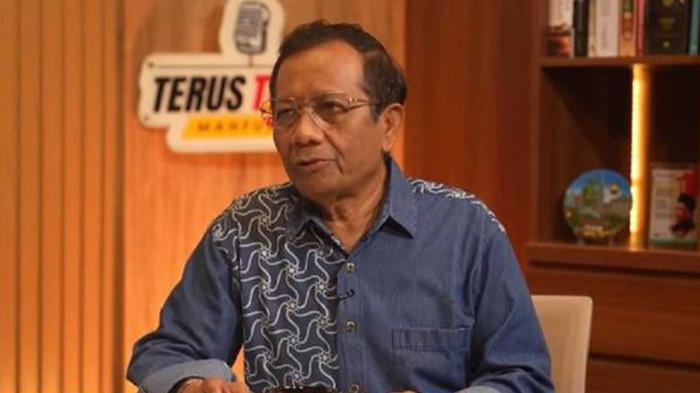 LINDUNGI PEGAWAI - Mahfud MD dalam podcast di Youtube-nya. Tanggapi Pernyataan Menkeu Purbaya, Mahfud MD Cerita Soal Sri Mulyani Lindungi Pegawai Kena TPPU.