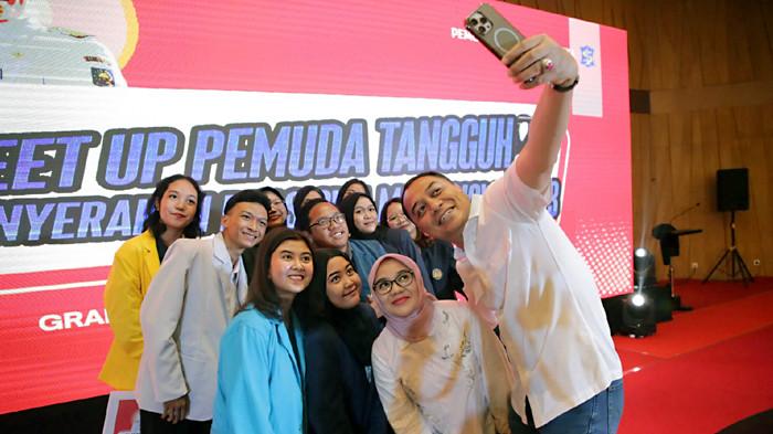 Cak Eri Naikkan Kuota Beasiswa Pemuda Tangguh di Surabaya, Anggaran Jadi Rp 192,8 Miliar