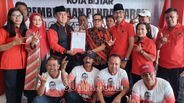 3 Kader Bersamaan Ambil Formulir Pendaftaran Cakada Pilkada 2024 di DPC PDIP Kota Blitar