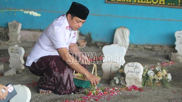 Jelang Pendaftaran ke KPU Jatim, Gus Hans Ziarah ke Makam Keluarga di Ponpes Darul Ulum Jombang