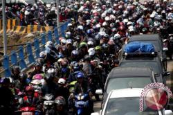 Ribuan Kendaraan Antre Masuki Pelabuhan Bakauheni