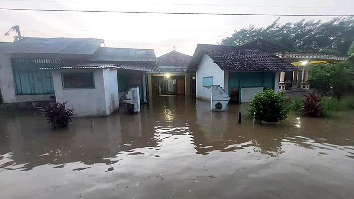 Banjir Lumajang Rendam 400 Rumah di Rowokangkung, BPBD Salurkan Bantuan Darurat
