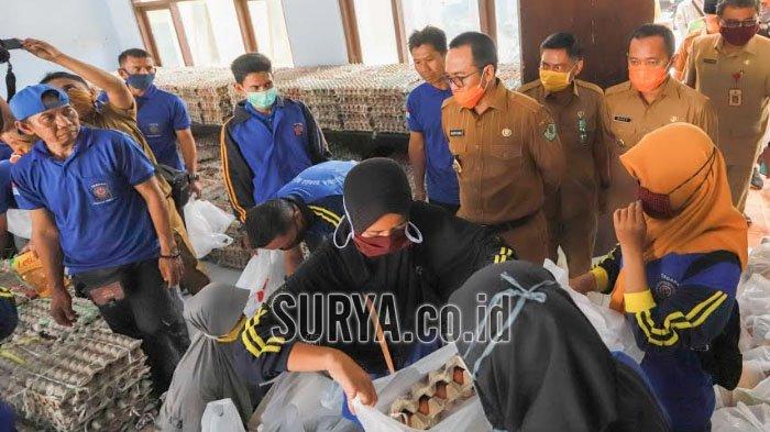 Bantuan Paket Sembako dari Pemkab Pamekasan untuk Forum Becak dan Ojek Terdampak Covid-19