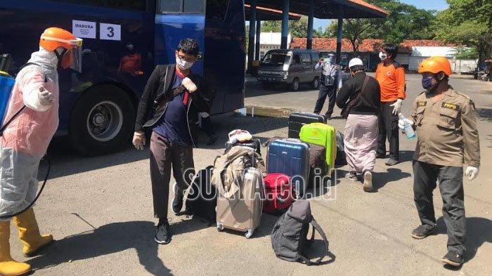 Lima Mahasiswa Pamekasan yang Kuliah di Arab Saudi Pulang, Wajib Karantina Mandiri 14 Hari di Rumah