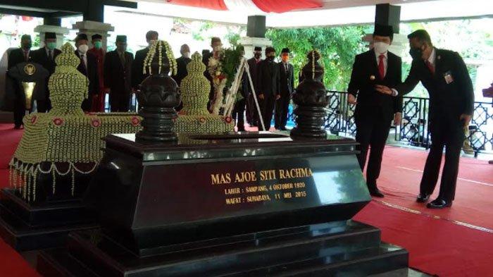 Emil Dardak Ziarah ke Makam Pencetus Pembangunan Jembatan Suramadu di Sampang