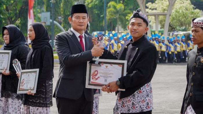 Lestarikan Benih Lokal Nusantara,  Pemuda Solokuro Lamongan Diganjar Penghargaan