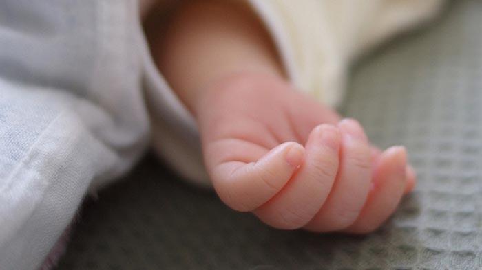 Dicium Tetangga, Bayi Usia 35 Hari di Pamekasan Positif COVID-19, Begini Kondisinya Sekarang