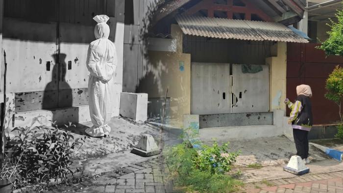 HOAKS - Postingan sebuah foto yang menampilkan penampakan hantu pocong, berdiri di depan sebuah rumah warga. Meski sempat menimbulkan kegaduhan, namun penduduk Jalan Raya Simo Hilir di Kelurahan Simomulyo, Kecamatan Sukomanunggal, Kota Surabaya, memastikan foto tersebut adalah hoaks, Jumat (29/5/2026).