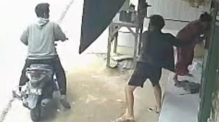 Rampas Kalung Emas Saat Beli BBM Eceran Rp 12 Ribu, 2 Jambret Bangkalan Dinanti Penjara 12 Tahun